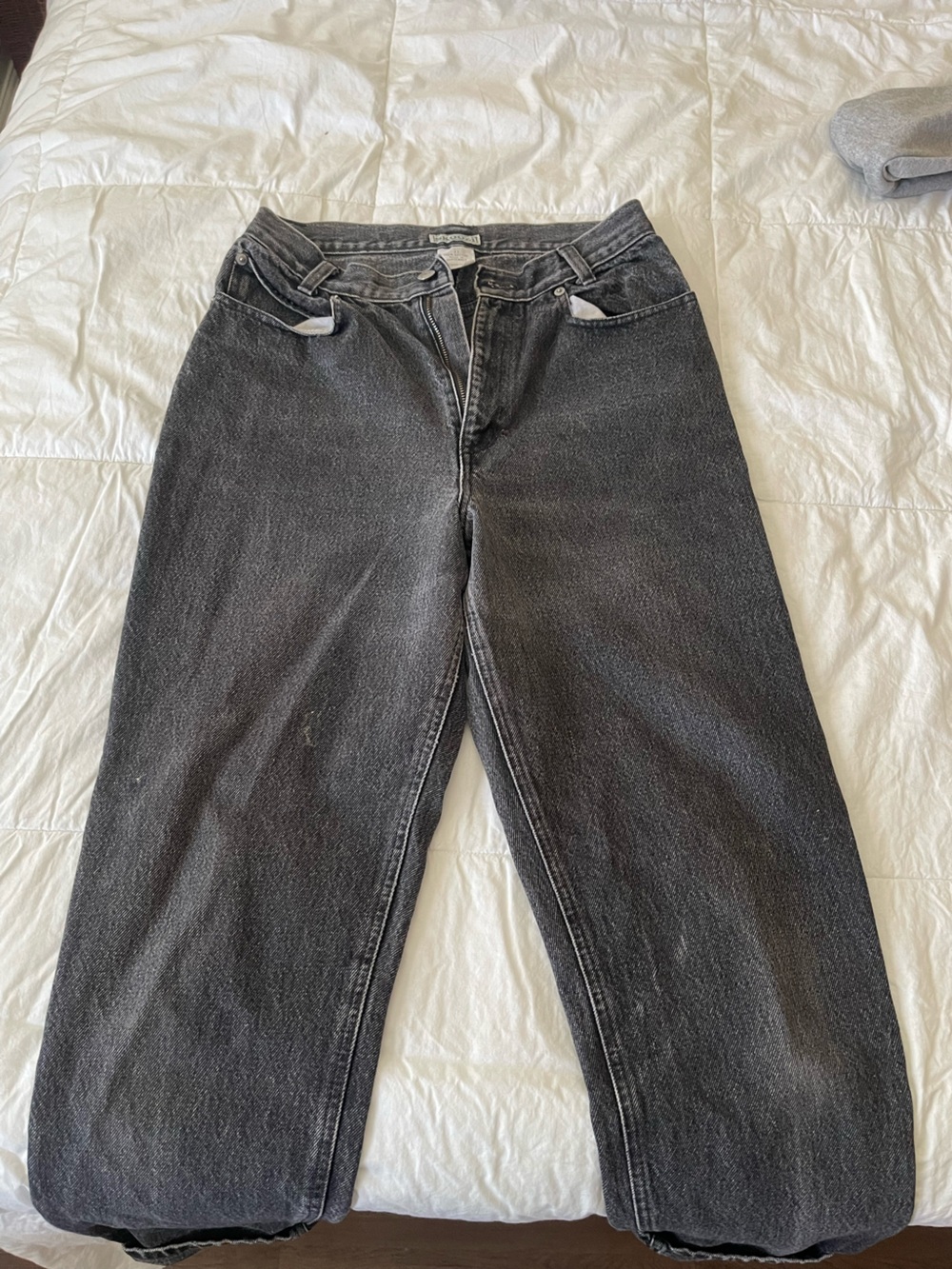 Women's Straight Leg Jeans in Washed Black